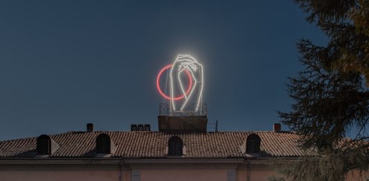 La Galassia di Patrick Tuttofuoco illumina Palazzoirreale, nel Monferrato Patrick Tuttofuoco, Shape Shifting, 2024. Installation view at PALAZZOIRREALE. Courtesy the artist and PALAZZOIRREALE, ph. credits Flavio Pescatori