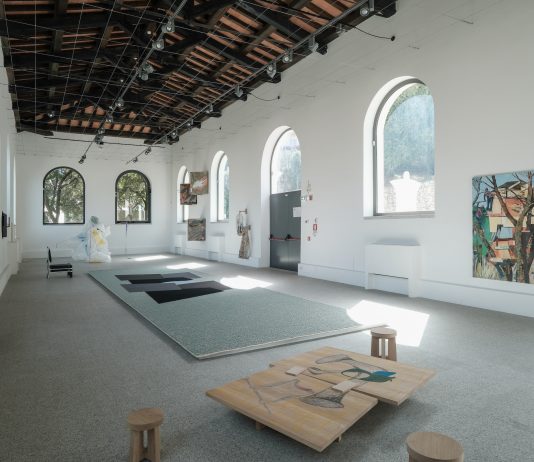 Nella casa semiotica di Nairy Baghramian al Museo Nivola: tra utopie e ricerche collettive