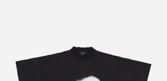 Mina debutta nella moda con Balenciaga: ecco la nuova capsule collection BALENCIAGA MUSIC I MINA SERIES