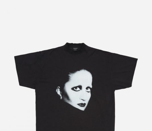 Mina debutta nella moda con Balenciaga: ecco la nuova capsule collection BALENCIAGA MUSIC I MINA SERIES