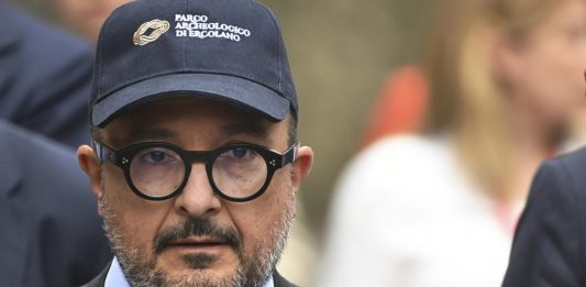 Sangiuliano sotto inchiesta: l’ex ministro indagato per peculato e segreti d’ufficio