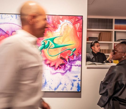 Kenny Scharf, surrealismo, pop e mitologia in mostra a New York Kenny Scharf, New York, 2024, foto dall'opening, ph. Francesca Magnani