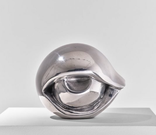 Louise Bourgeois, lo scherzo della memoria: sculture e disegni in mostra a Napoli