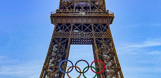 Anelli Olimpici permanenti sulla Tour Eiffel? La Francia si divide
