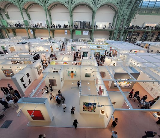 Art Basel Paris 2024, artisti emergenti e grandi capolavori al Grand Palais