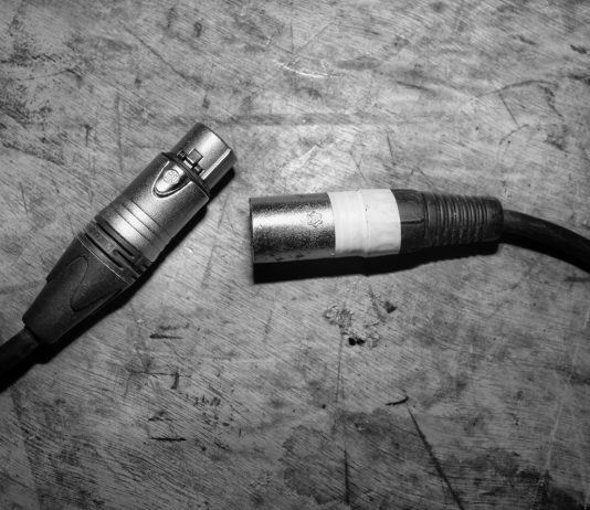 Contaminazioni a Milano: una serata performativa con Jacopo Benassi e i Larsen