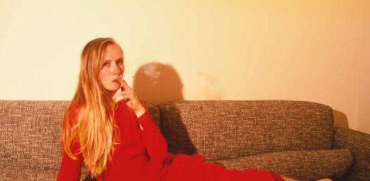 Il fuoco, il fumo, la profezia: Smoking Stella di Jan Fabre negli occhi di Giacinto di Pietrantonio