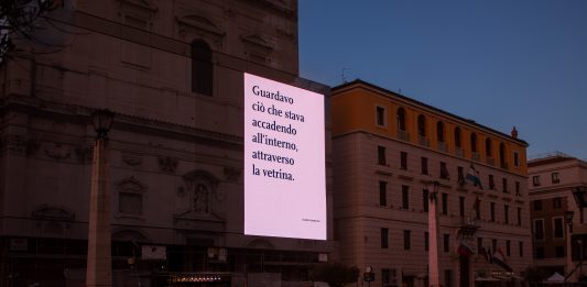 Sogni e pensieri invadono gli schermi della città: il progetto di arte pubblica a Roma