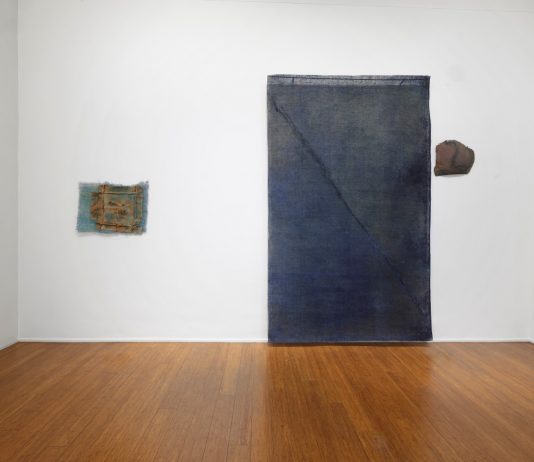 Trasparenze e terre: gli anni Settanta di Nanni Valentini a Genova