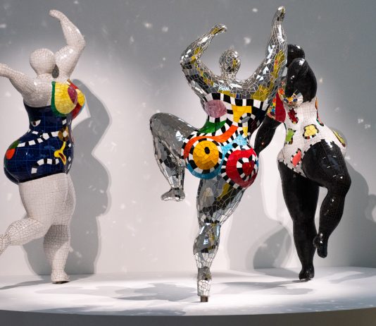 Un “Napoleone in sottana”: la grande mostra di Niki de Saint Phalle a Milano