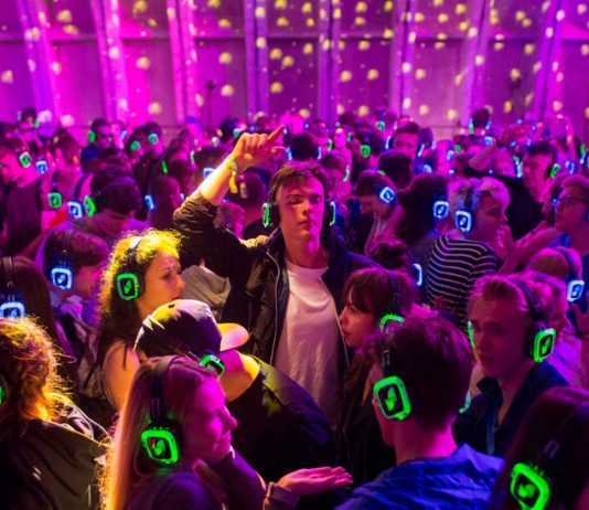 Dal vulcano alla silent disco: un’indagine sul suono e le sue culture