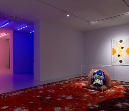 Tai Shani e Alice Visentin mettono in scena il mistero del quotidiano nella doppia personale da Giò Marconi a Milano Tai Shani, Lavish Phantoms of the House of Dust, 04.10.–20.12.2024, Installation view Gió Marconi, Milan. Courtesy: the artist; Gió Marconi, Milan. Photo: Fabio Mantegna