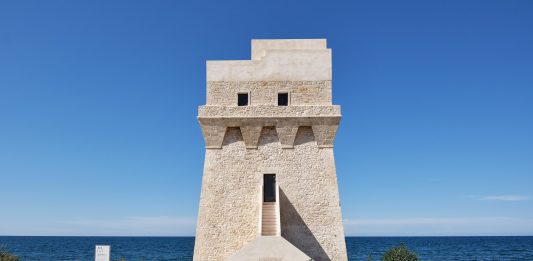 L’arte e il mare: il progetto diffuso tra i fari costieri della Puglia