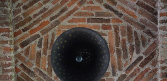 Uomo e natura, un solo ritmo: l’installazione di Giovanni Ozzola nel Monregalese Giovanni Ozzola, Atto unico - campane, veduta dell'installazione, Mondovì, 2024, ph. Silvia Mangosio