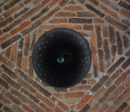 Uomo e natura, un solo ritmo: l’installazione di Giovanni Ozzola nel Monregalese Giovanni Ozzola, Atto unico - campane, veduta dell'installazione, Mondovì, 2024, ph. Silvia Mangosio