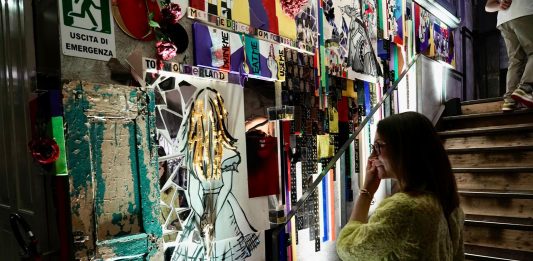 Arte e prevenzione, le installazioni di Marianna Vittorioso a Napoli Marianna Vittorioso, Love with courage / protect with Love, veduta dell'installazione, Riot Concept Store, Napoli, 2024