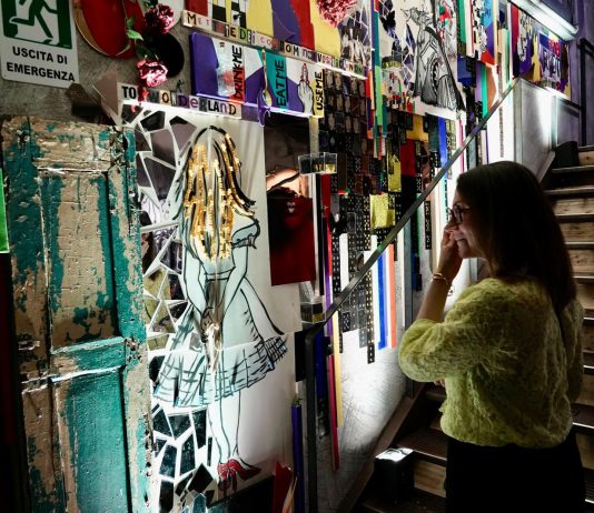 Arte e prevenzione, le installazioni di Marianna Vittorioso a Napoli Marianna Vittorioso, Love with courage / protect with Love, veduta dell'installazione, Riot Concept Store, Napoli, 2024