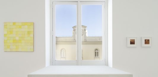 Cutting Clouds, l’arte dell’effimero al Museo Madre di Napoli Installation view Cutting Clouds | Tagliando le nuvole, Museo Madre, 2024. Ph. Amedeo Benestante. Courtesy Fondazione Donnaregina per le arti contemporanee – museo Madre