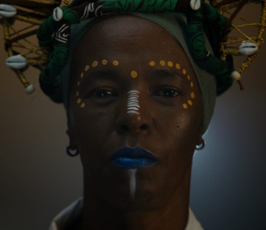 Simone Forti e Yael Bartana, spiriti del nostro tempo: due mostre da Raffaella Cortese a Milano 2) Yael Bartana, Mir Zaynen Do! (We are here!), 2024, one channel video and sound installation, 12 min, Courtesy the Artist and Galleria Raffaella Cortese, Milan – Albisola, Production Photos Pablo Saborido.