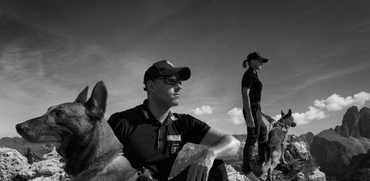 Street Photography: Eolo Perfido firma il nuovo calendario della Polizia