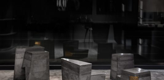 L’aspetto decorativo del metallo in una mostra di Delvis Unlimited, tra arte e design Ph. Piercarlo Quecchia