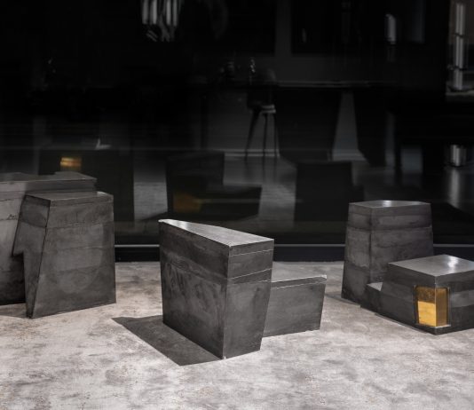 L’aspetto decorativo del metallo in una mostra di Delvis Unlimited, tra arte e design Ph. Piercarlo Quecchia