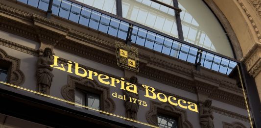 Milano, la Libreria Bocca compie 250 anni e li celebra con un artista-artigiano