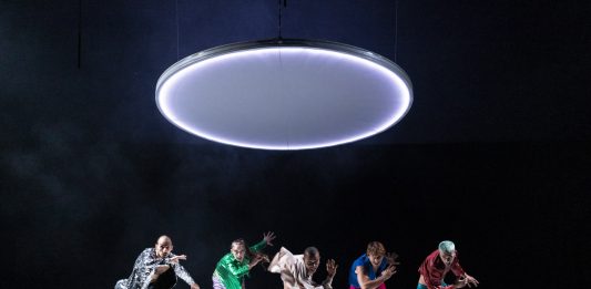 Adolescenza, mia terribile sconosciuta: lo spettacolo di Michela Lucenti