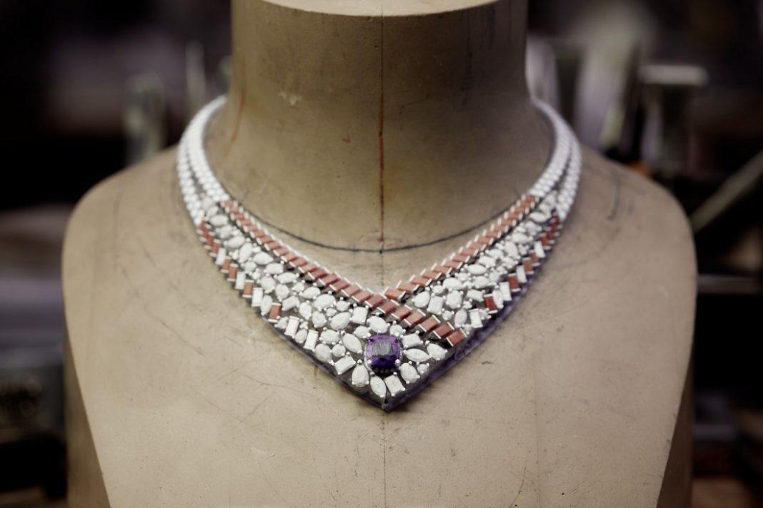 GRAPHIC LINE NECKLACE_SAVOIR-FAIRE_STEP 1