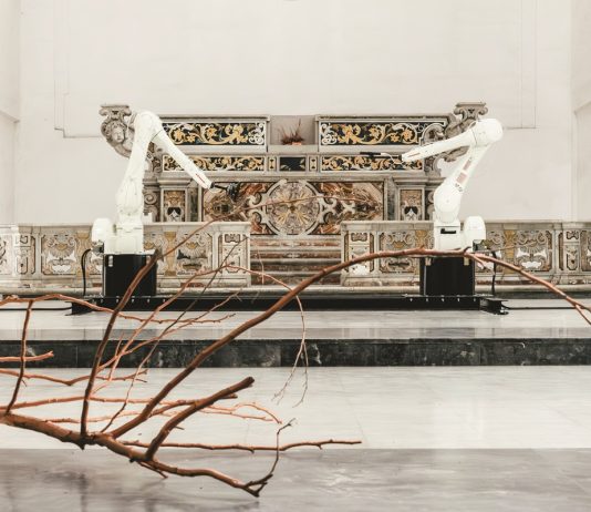 Una danza di vivente e virtuale: Memmola e Pugliese nelle Chiesa di San Severo, a Napoli Giata Tam Vivis - ero così felice di essere in vita, Lucas Memmola e Roberto Pugliese, installation view, Chiesa di San Severo al Pendino, Napoli, 2024. Ph. Antonio Battiniello. Quartiere Latino APS