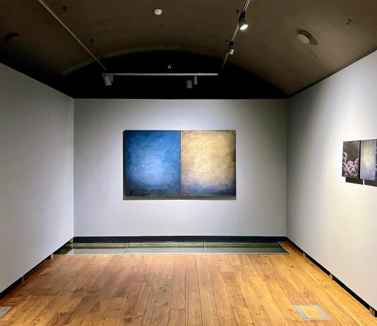 Ernesto Morales, atmosfere di luce: la mostra al Rothko Museum in Lettonia