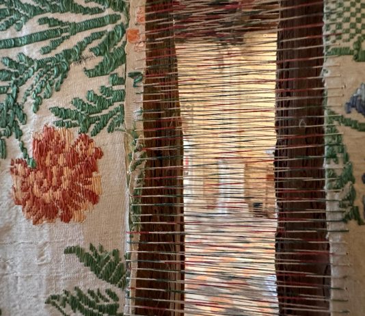 Nel segno della cura: la mostra di Fra Sidival Fila all’Ospedale Civile di Venezia Sidival Fila, Paesaggio inedito, veduta della mostra, Ospedale Civile SS Giovanni e Paolo di Venezia. Courtesy of Fondazione Filantropica Sidival Fila and Mennour, Paris