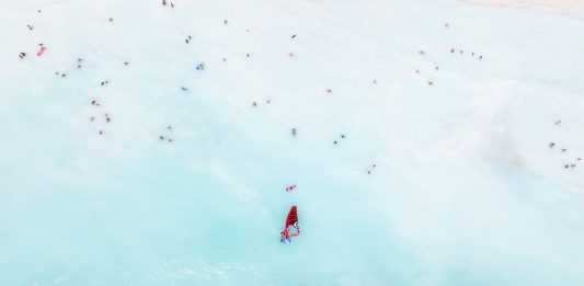 Jacopo Di Cera e Massimo Vitali, immagini di una italianità sospesa: la mostra a Roma