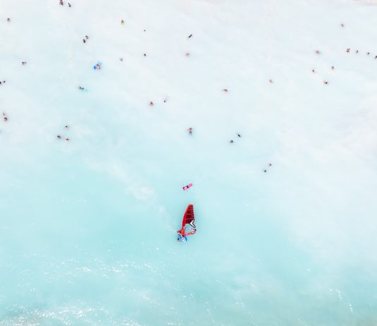 Jacopo Di Cera e Massimo Vitali, immagini di una italianità sospesa: la mostra a Roma