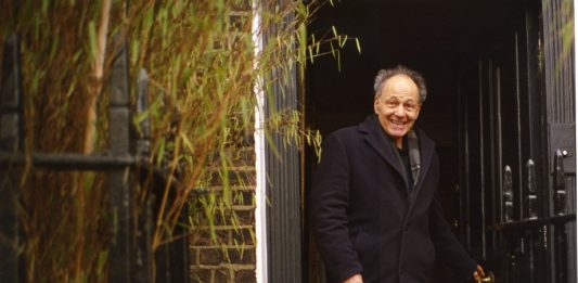 Addio a Frank Auerbach: il pittore che diede una forma al caos dell’esistenza