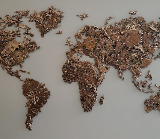 Storie di bronzo e ardesia: l’arte della trasformazione di Dario Goldaniga