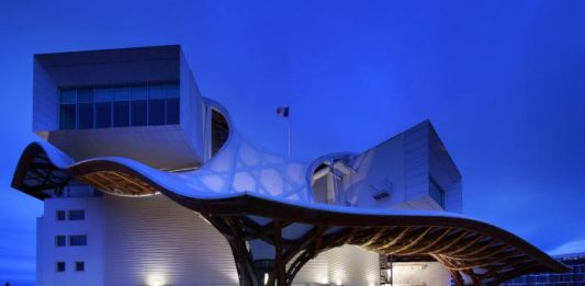 Maurizio Cattelan sarà il curatore di una mostra enciclopedica al Centre Pompidou-Metz Centre Pompidou-Metz