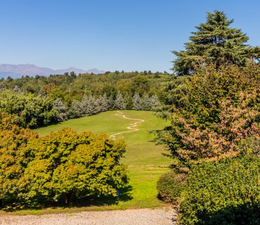 In Piemonte va in vendita una tenuta storica con un’opera di Land Art