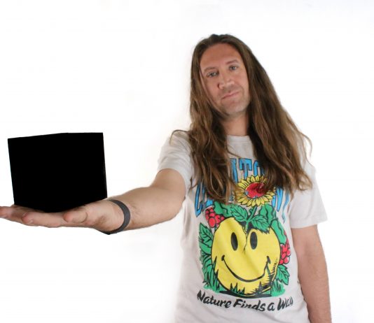 La guerra dei colori: Stuart Semple cambia nome in Anish Kapoor