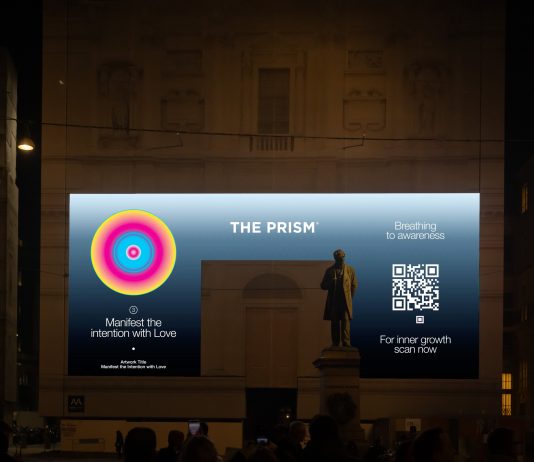 The Prism: a Milano, l’arte urbana di Stefano Simontacchi per un viaggio spirituale