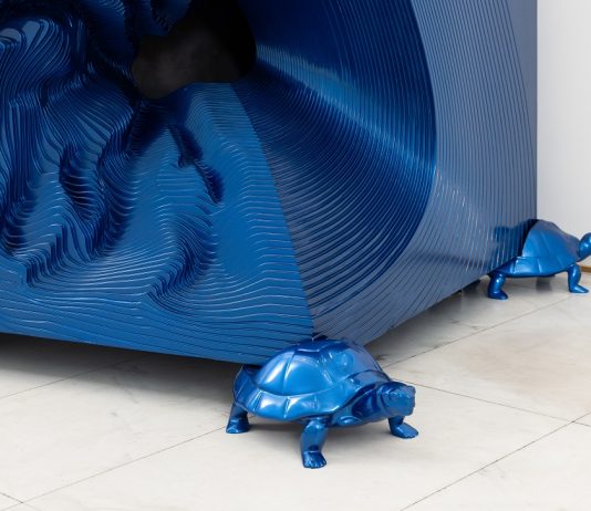 Stratificazioni digitali e attenzioni artigianali: sono le opere di Seçkin Pirim alla Triennale di Milano