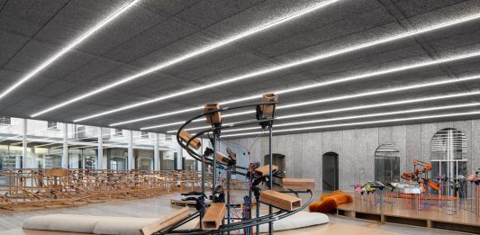 Armonie mediorientali e ritmi universali in Fondazione Prada a Milano