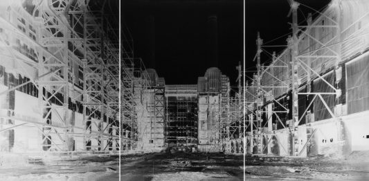 La permanenza dell’invisibile: fotografie di Vera Lutter al MAST di Bologna Battersea Power Station, II, July 3, 2004194 x 429 cm, FondazioneMAST, Bologna, c. Vera Lutter by SIAE 2024
