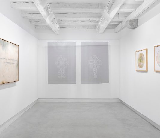 Il peso (e la leggerezza) dell’uomo sulla natura: le nuove mostre di Marignana Arte