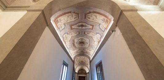 Riapre il Corridoio Vasariano: ecco com’è la passeggiata segreta tra i palazzi di Firenze