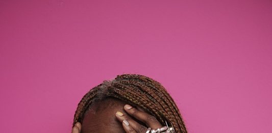 La curatrice camerunense-svizzera Koyo Kouoh dirigerà la Biennale Arte 2026