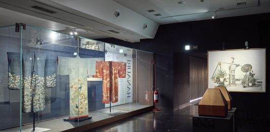 A Torino Linda Fregni Nagler mette in scena la poesia delicata dei venditori di fiori giapponesi