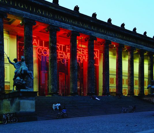 Maurizio Nannucci illumina Arte Fiera 2025 con il progetto Opus Novum Maurizio Nannucci, All Art Has Been Contemporary, 1999/2000, neon lights. Altes Museum, Berlin