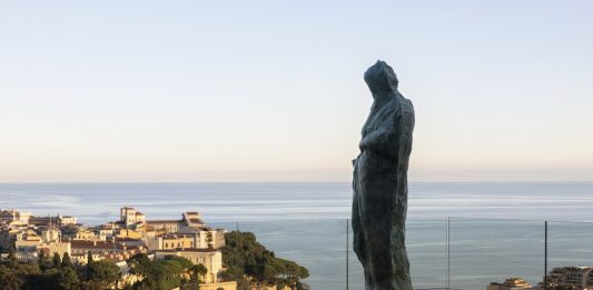 Francisco Tropa, il desiderio dell’arte: la mostra al Museo Nazionale di Monaco Francisco Tropa, Paésine, Nouveau Musée National de Monaco – Villa Paloma 06.12.24-21.04.25, veduta della mostra.