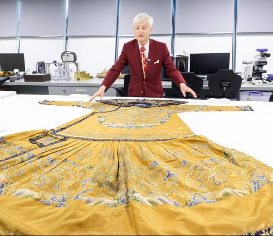 A Hong Kong apre un centro per la millenaria cultura tessile cinese